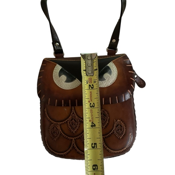 Whimsical Owl Genuine Leather Crossbody Purse Brown with zipper & magnetic flap - Picture 4 of 9